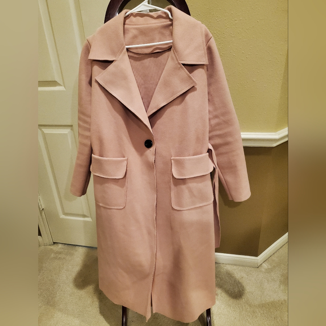 Solid One Button Overcoat With Pockets.